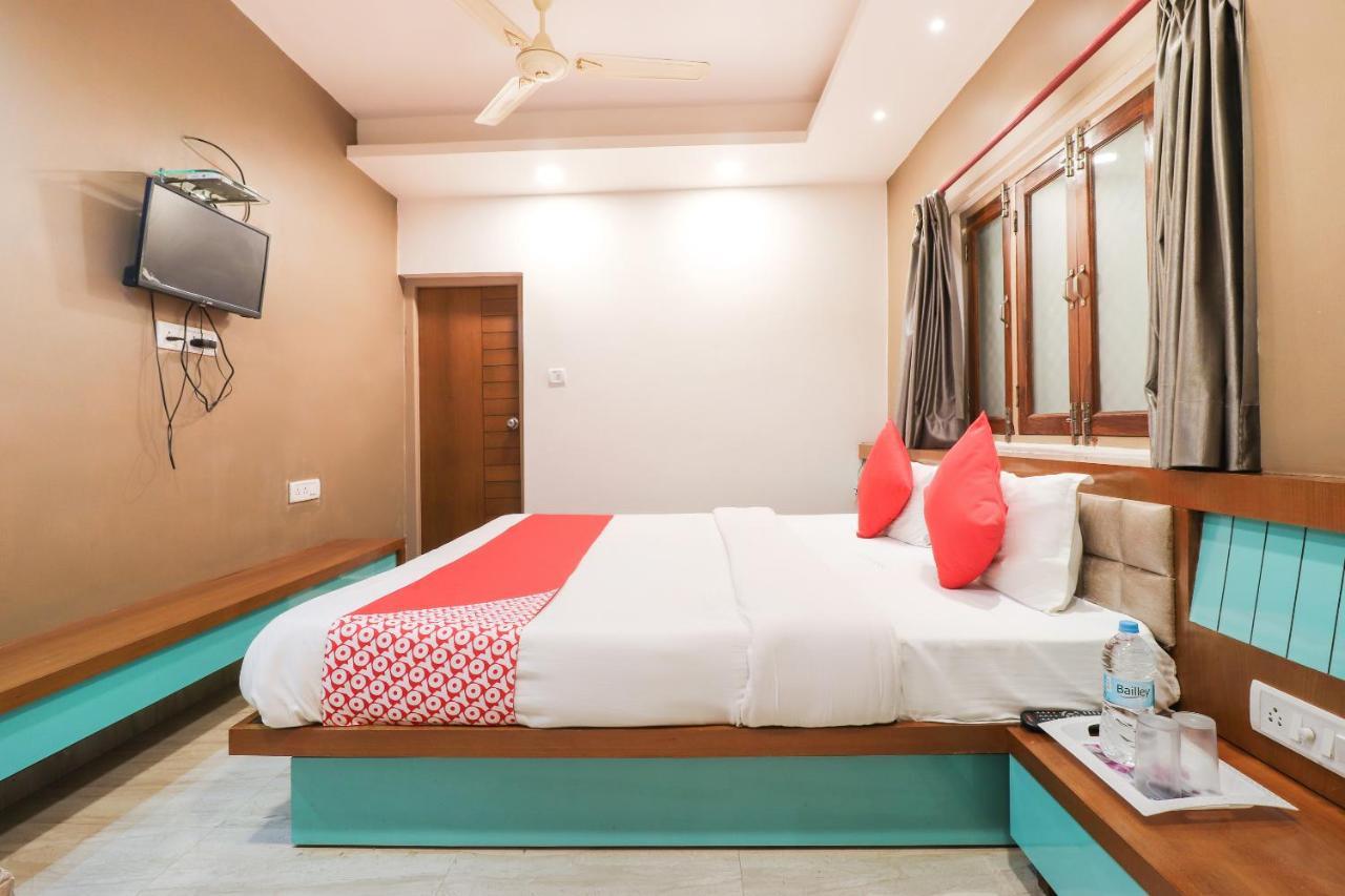 Oyo 26781 Hotel Raghupati Ayodhya Eksteriør bilde