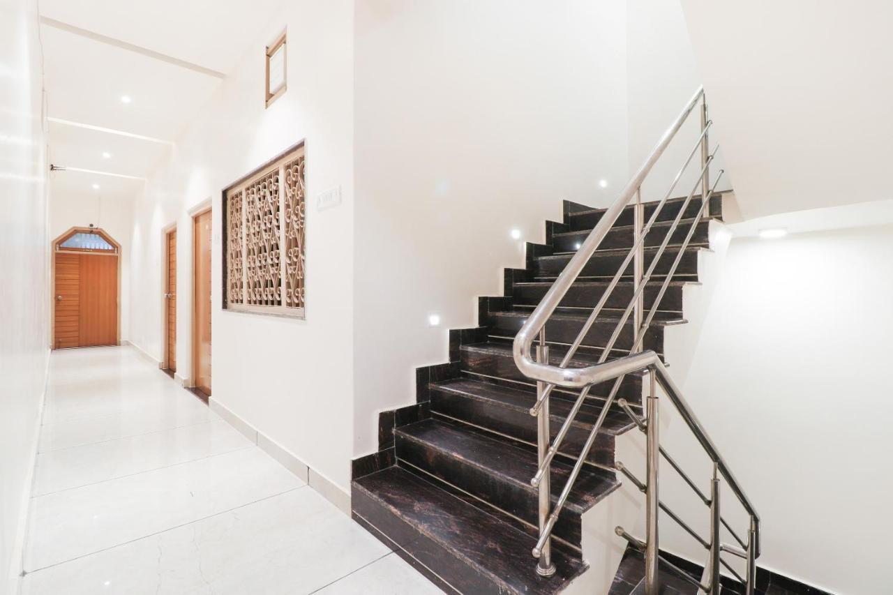 Oyo 26781 Hotel Raghupati Ayodhya Eksteriør bilde