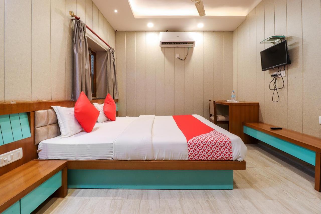Oyo 26781 Hotel Raghupati Ayodhya Eksteriør bilde