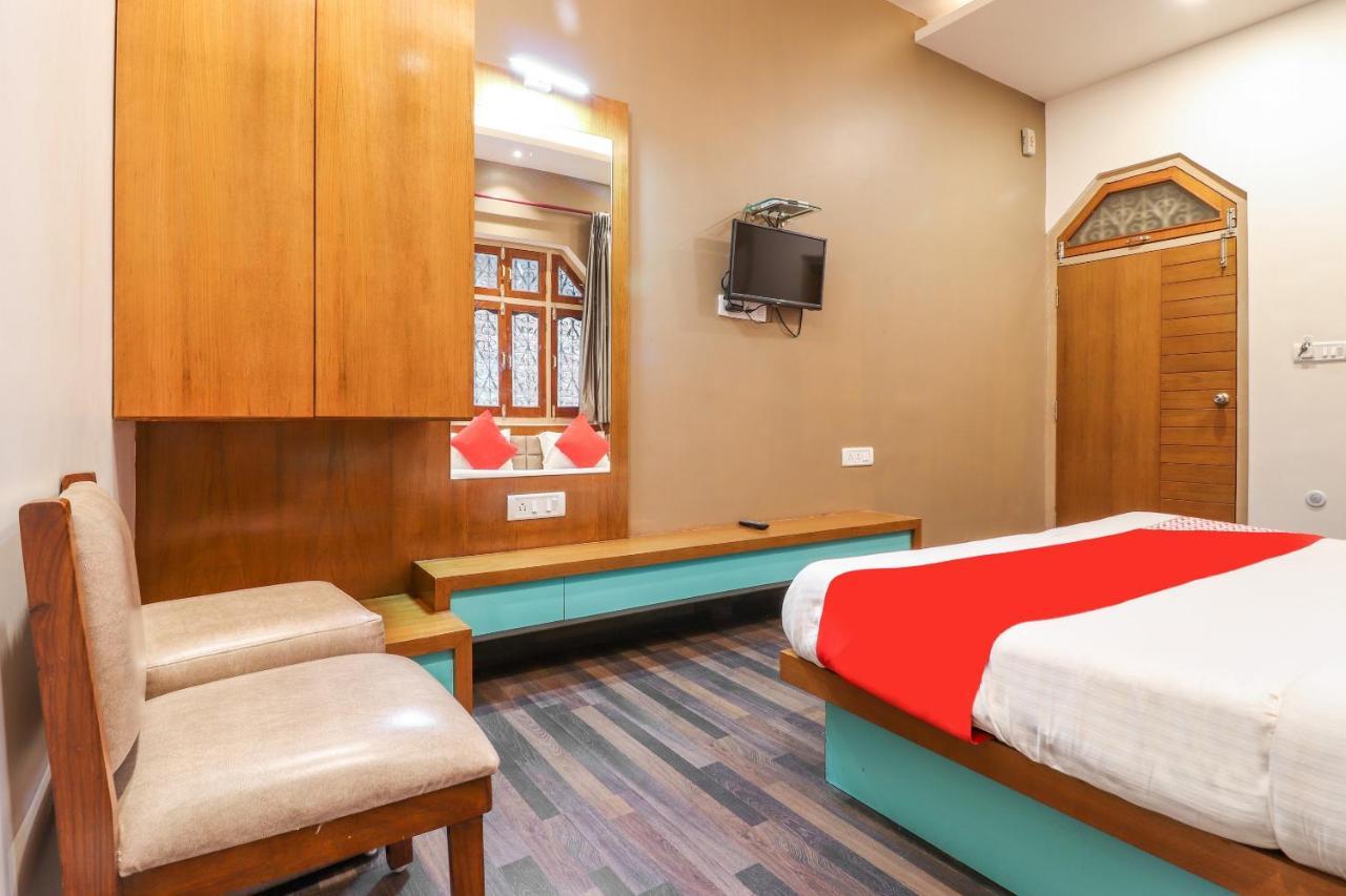 Oyo 26781 Hotel Raghupati Ayodhya Eksteriør bilde