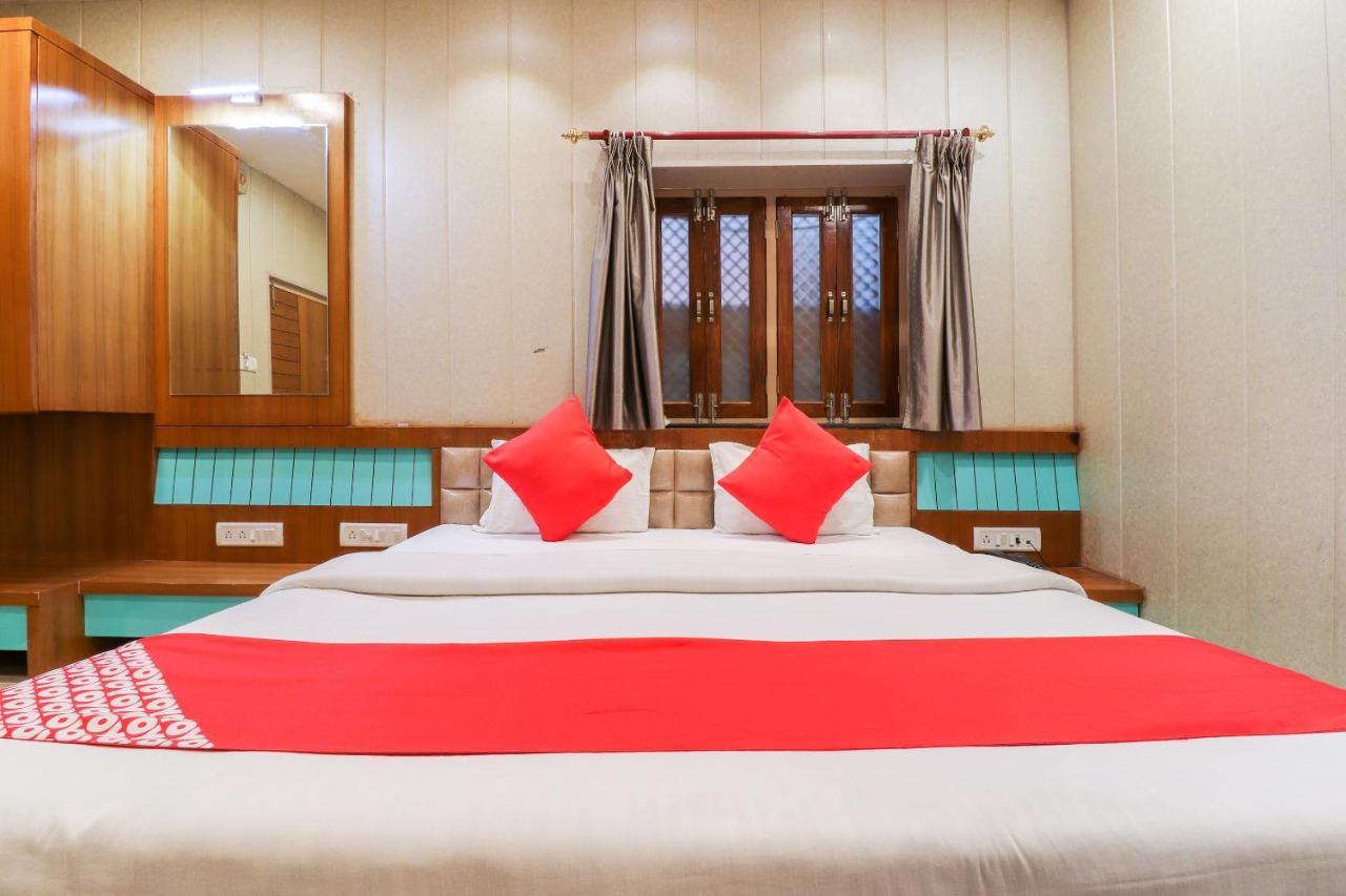 Oyo 26781 Hotel Raghupati Ayodhya Eksteriør bilde