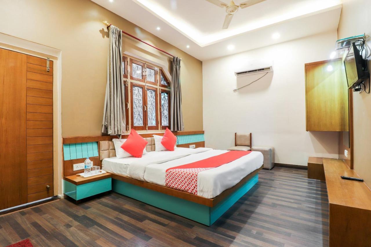 Oyo 26781 Hotel Raghupati Ayodhya Eksteriør bilde